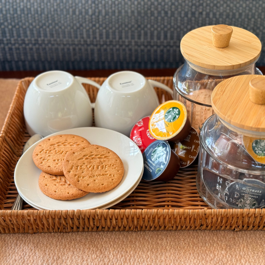 กาแฟและของว่างในห้อง